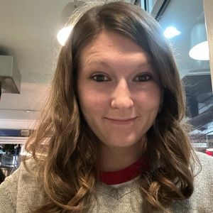 Meet your Posher, Caitlin